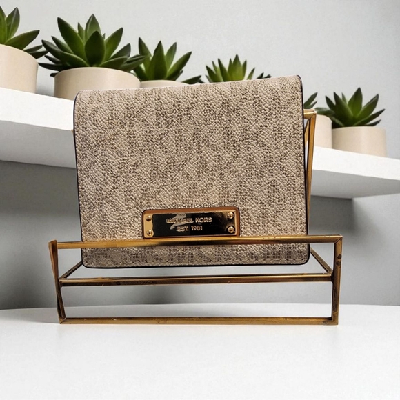 Michael Kors Textured Cream Wallet - Picture 1 of 7